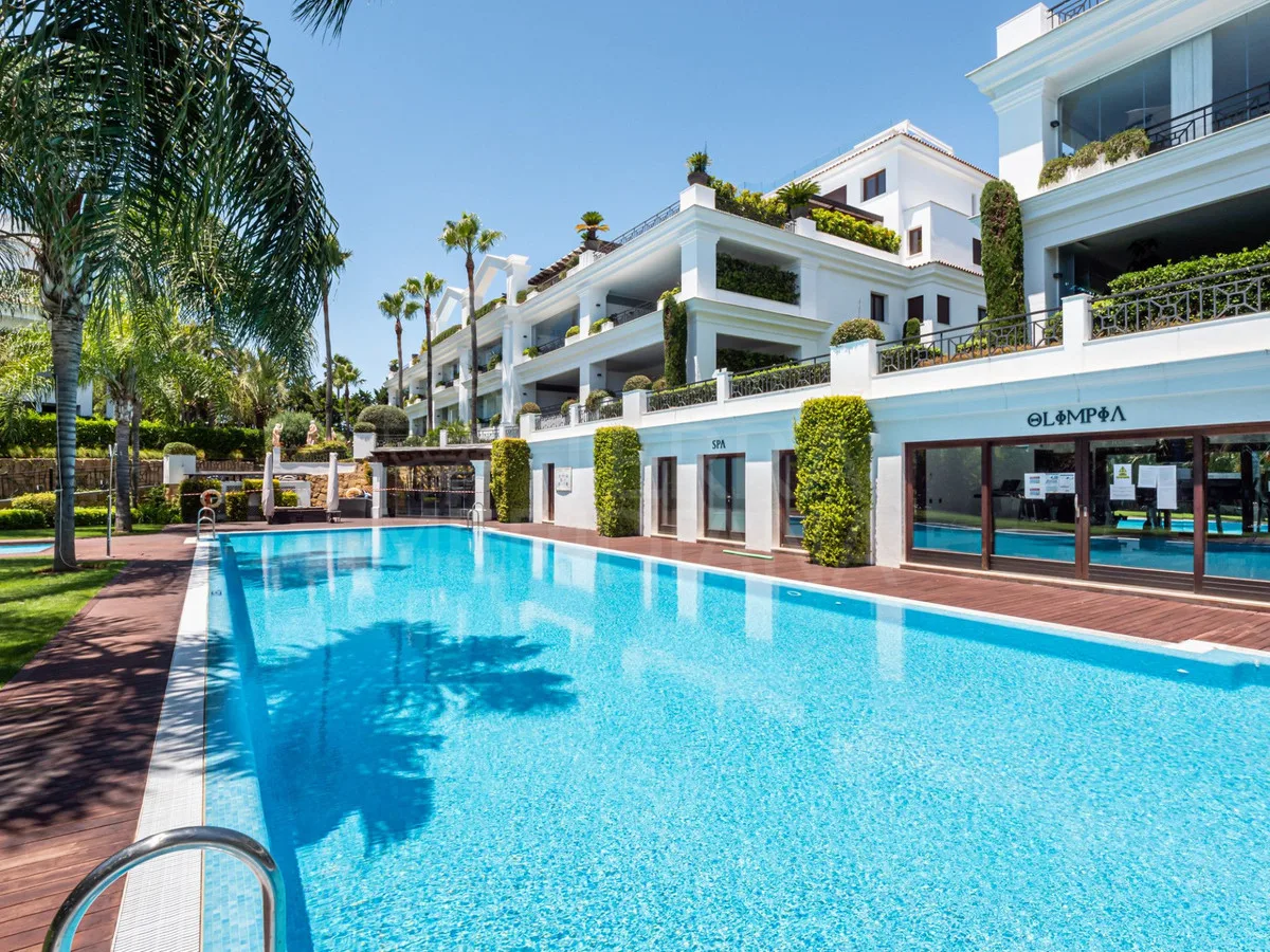 Estepona – frontlinjeleilighet i Doncella Beach med innglasset terrasse og sjøutsikt til Gibraltar – bilde 7