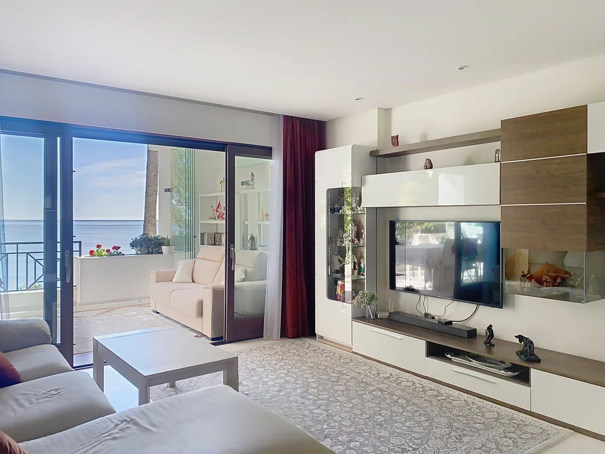 Estepona – frontlinjeleilighet i Doncella Beach med innglasset terrasse og sjøutsikt til Gibraltar – bilde 9