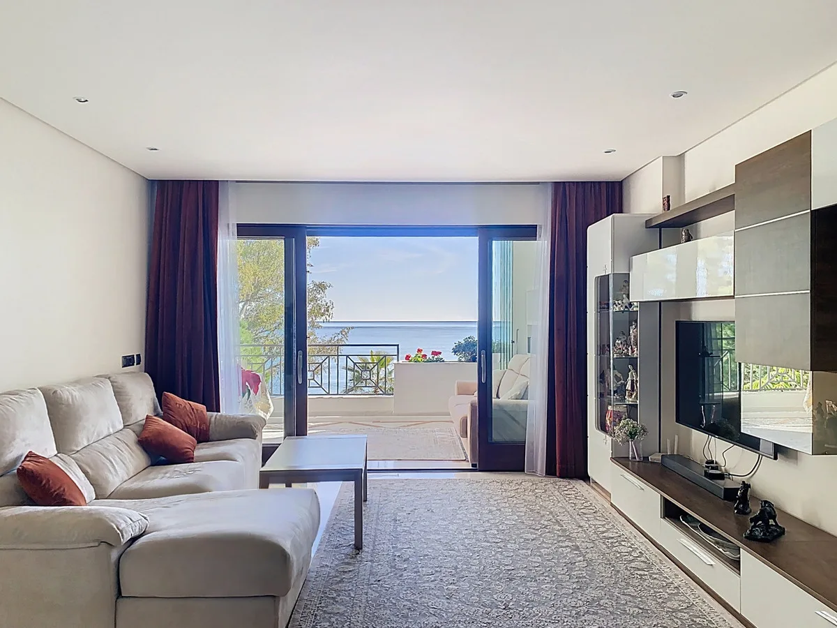 Estepona – frontlinjeleilighet i Doncella Beach med innglasset terrasse og sjøutsikt til Gibraltar – bilde 10
