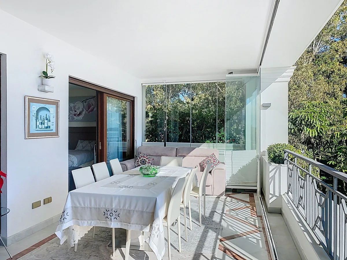 Estepona – frontlinjeleilighet i Doncella Beach med innglasset terrasse og sjøutsikt til Gibraltar – bilde 16