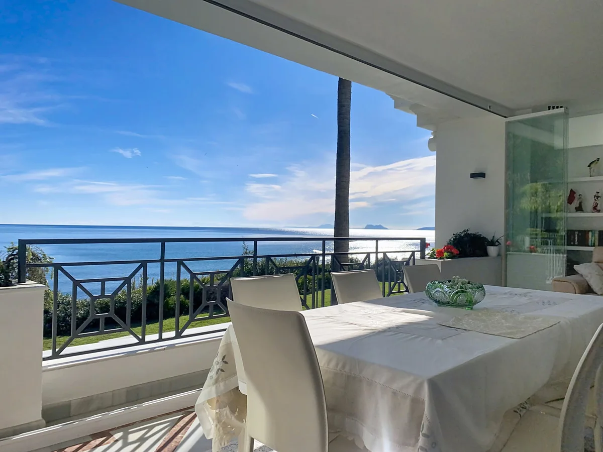 Estepona – frontlinjeleilighet i Doncella Beach med innglasset terrasse og sjøutsikt til Gibraltar – bilde 19