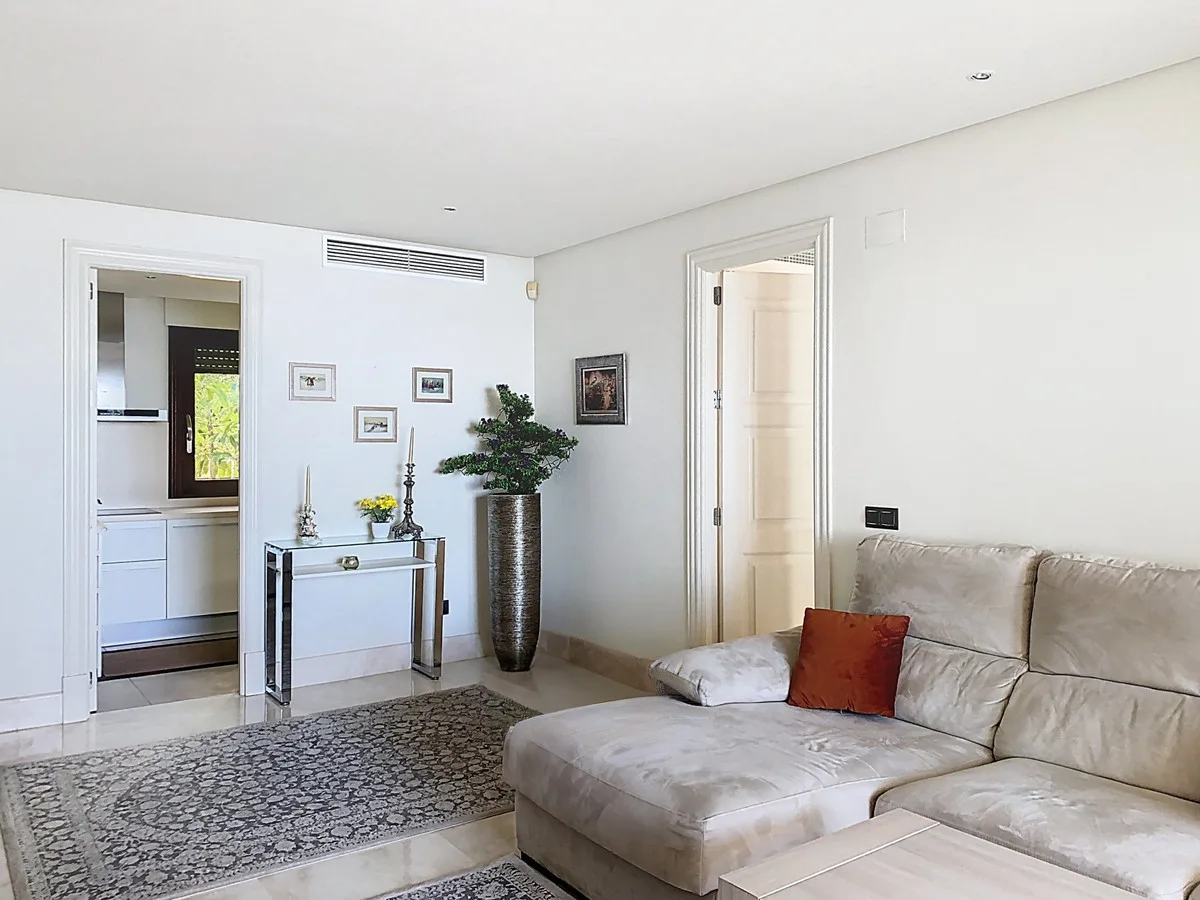 Estepona – frontlinjeleilighet i Doncella Beach med innglasset terrasse og sjøutsikt til Gibraltar – bilde 21