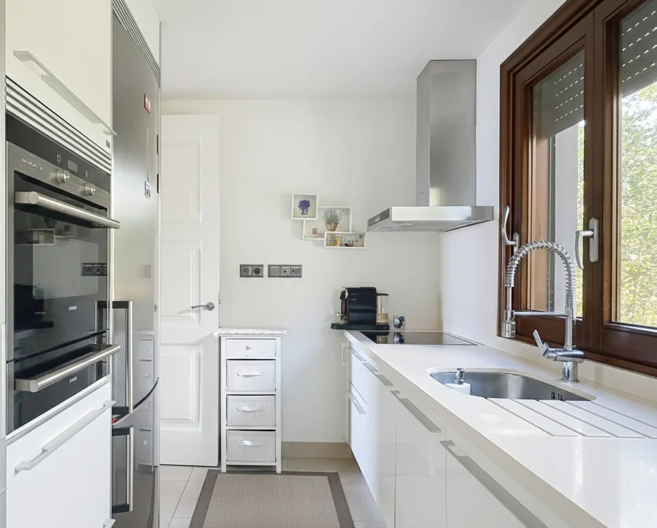 Estepona – frontlinjeleilighet i Doncella Beach med innglasset terrasse og sjøutsikt til Gibraltar – bilde 23