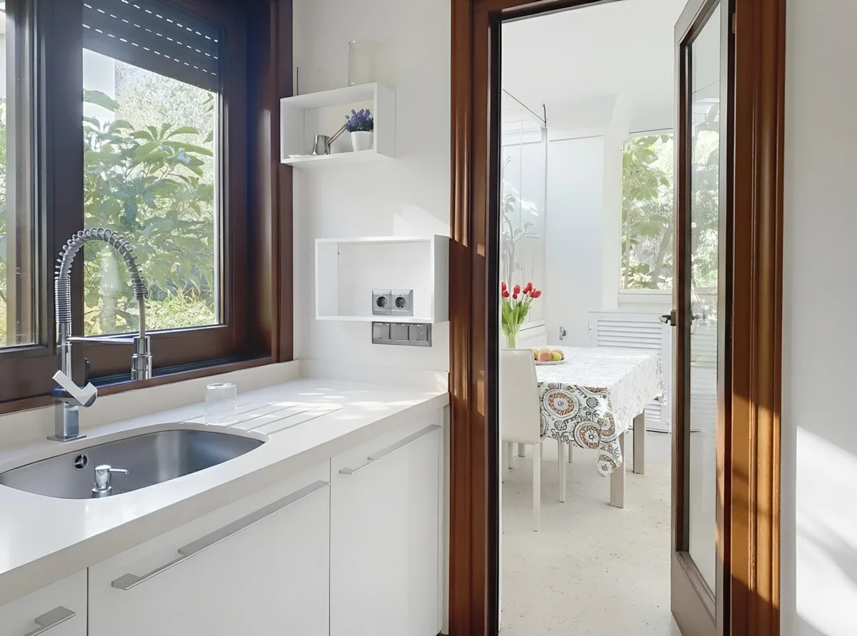 Estepona – frontlinjeleilighet i Doncella Beach med innglasset terrasse og sjøutsikt til Gibraltar – bilde 27