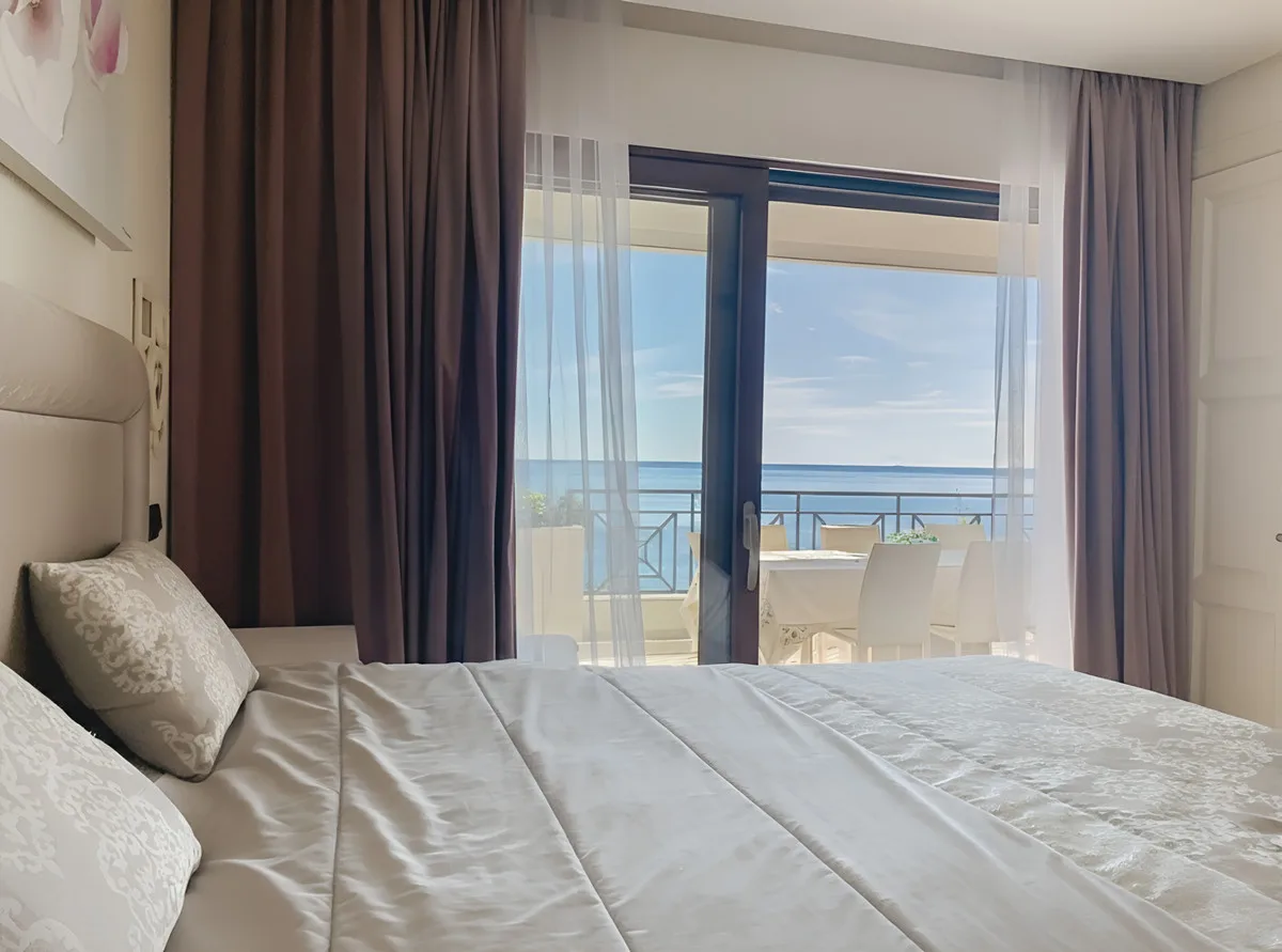 Estepona – frontlinjeleilighet i Doncella Beach med innglasset terrasse og sjøutsikt til Gibraltar – bilde 29