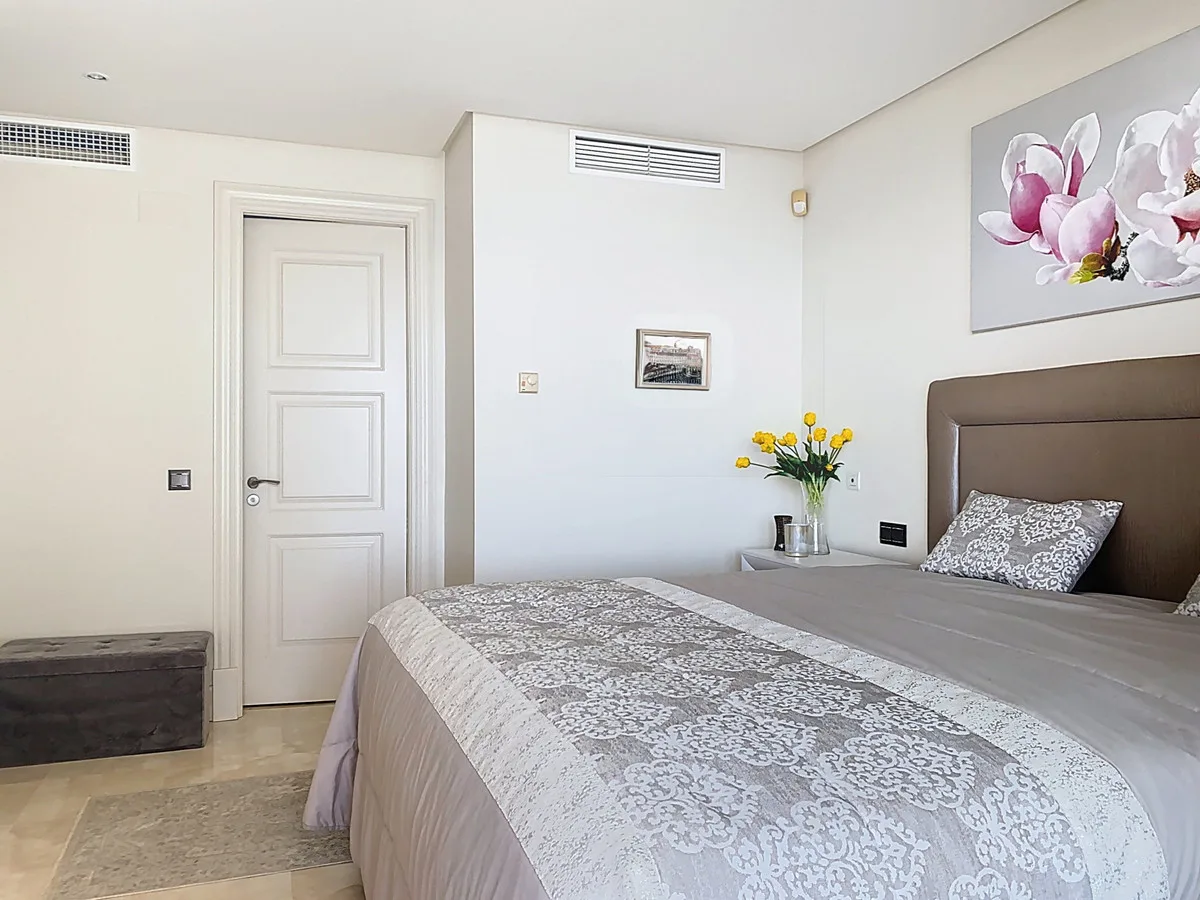 Estepona – frontlinjeleilighet i Doncella Beach med innglasset terrasse og sjøutsikt til Gibraltar – bilde 30