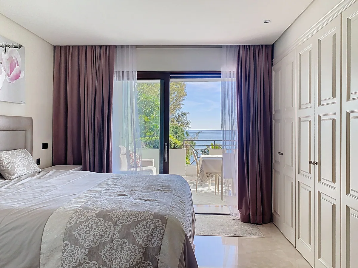 Estepona – frontlinjeleilighet i Doncella Beach med innglasset terrasse og sjøutsikt til Gibraltar – bilde 28