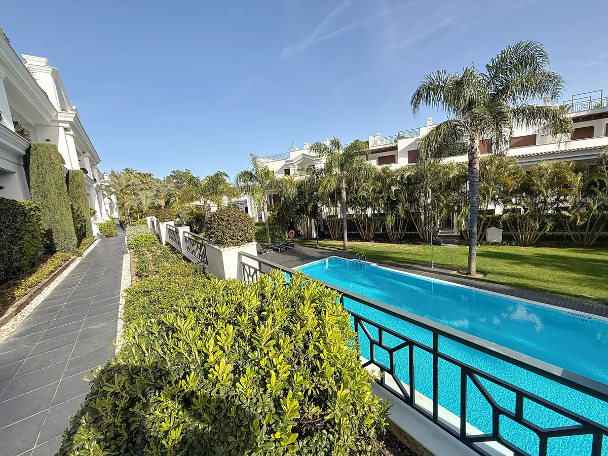 Estepona – frontlinjeleilighet i Doncella Beach med innglasset terrasse og sjøutsikt til Gibraltar – bilde 42