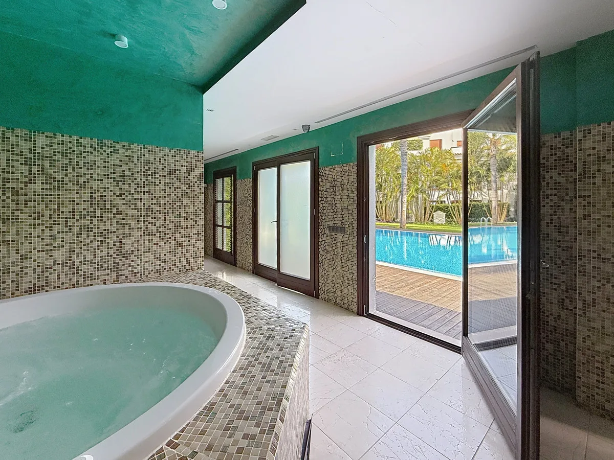 Estepona – frontlinjeleilighet i Doncella Beach med innglasset terrasse og sjøutsikt til Gibraltar – bilde 44