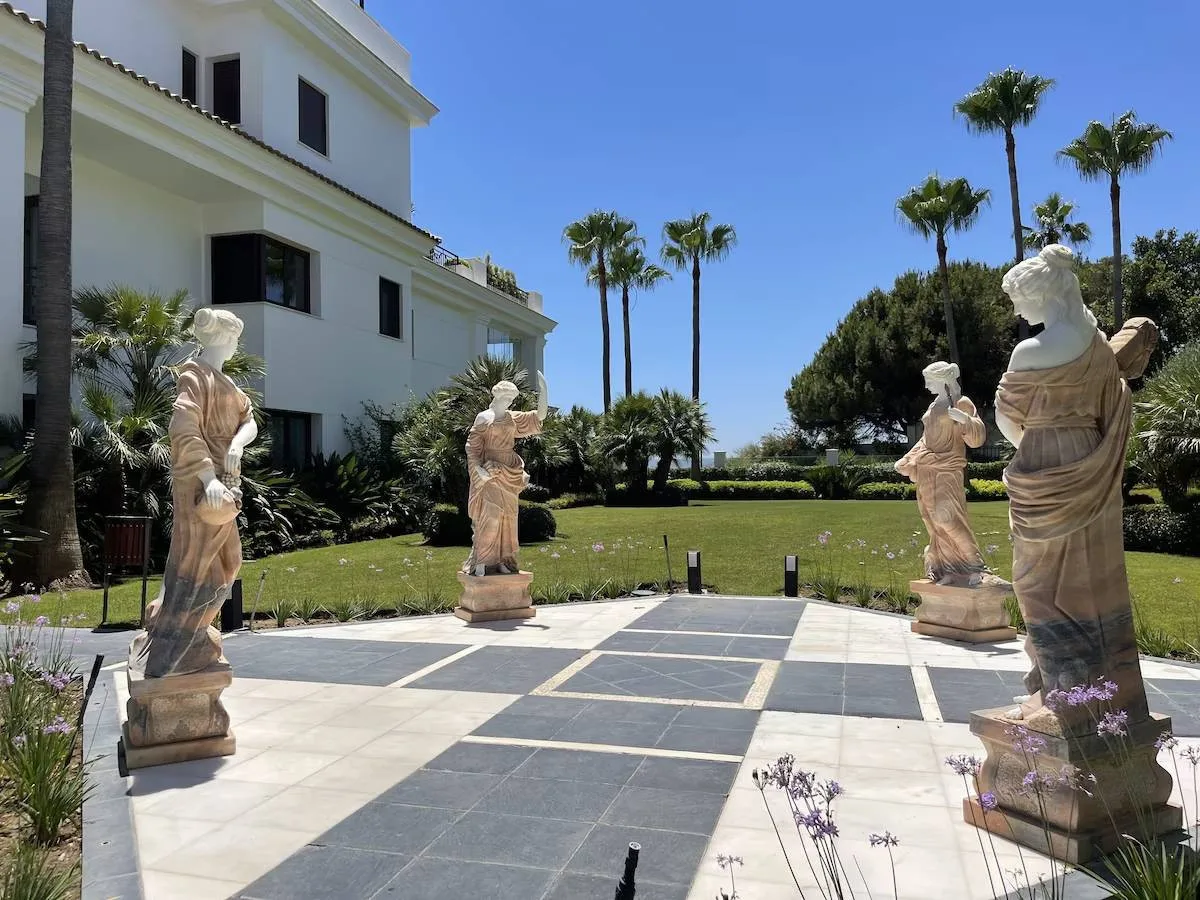 Estepona – frontlinjeleilighet i Doncella Beach med innglasset terrasse og sjøutsikt til Gibraltar – bilde 49