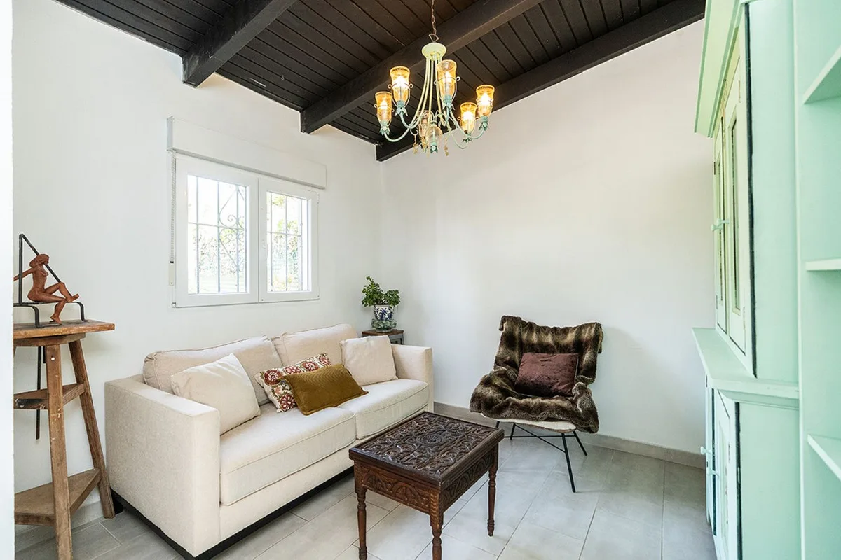 Río Real – Andalusisk villa med 6 soverom, privat basseng og panoramautsikt mot sjøen og La Concha – bilde 10