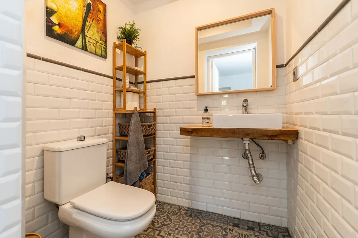 Río Real – Andalusisk villa med 6 soverom, privat basseng og panoramautsikt mot sjøen og La Concha – bilde 12