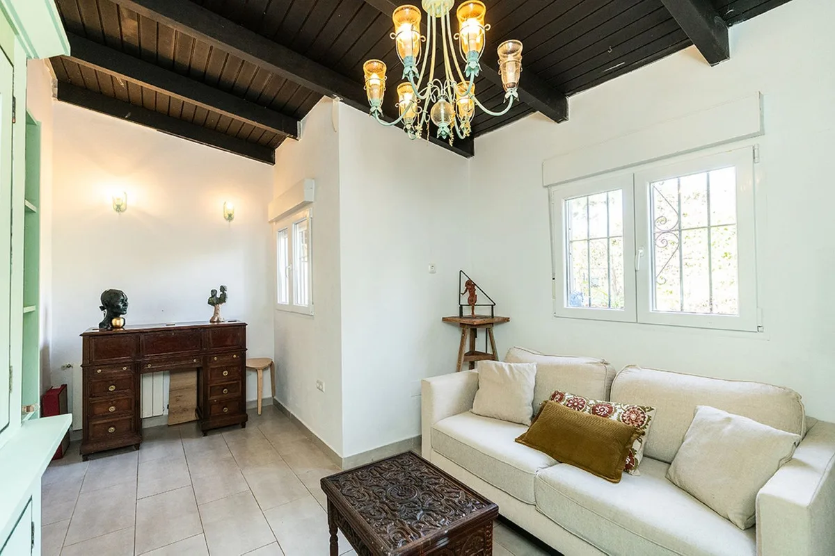 Río Real – Andalusisk villa med 6 soverom, privat basseng og panoramautsikt mot sjøen og La Concha – bilde 11
