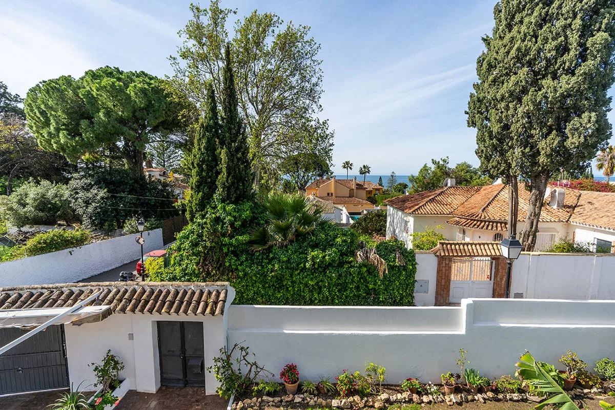 Río Real – Andalusisk villa med 6 soverom, privat basseng og panoramautsikt mot sjøen og La Concha – bilde 18