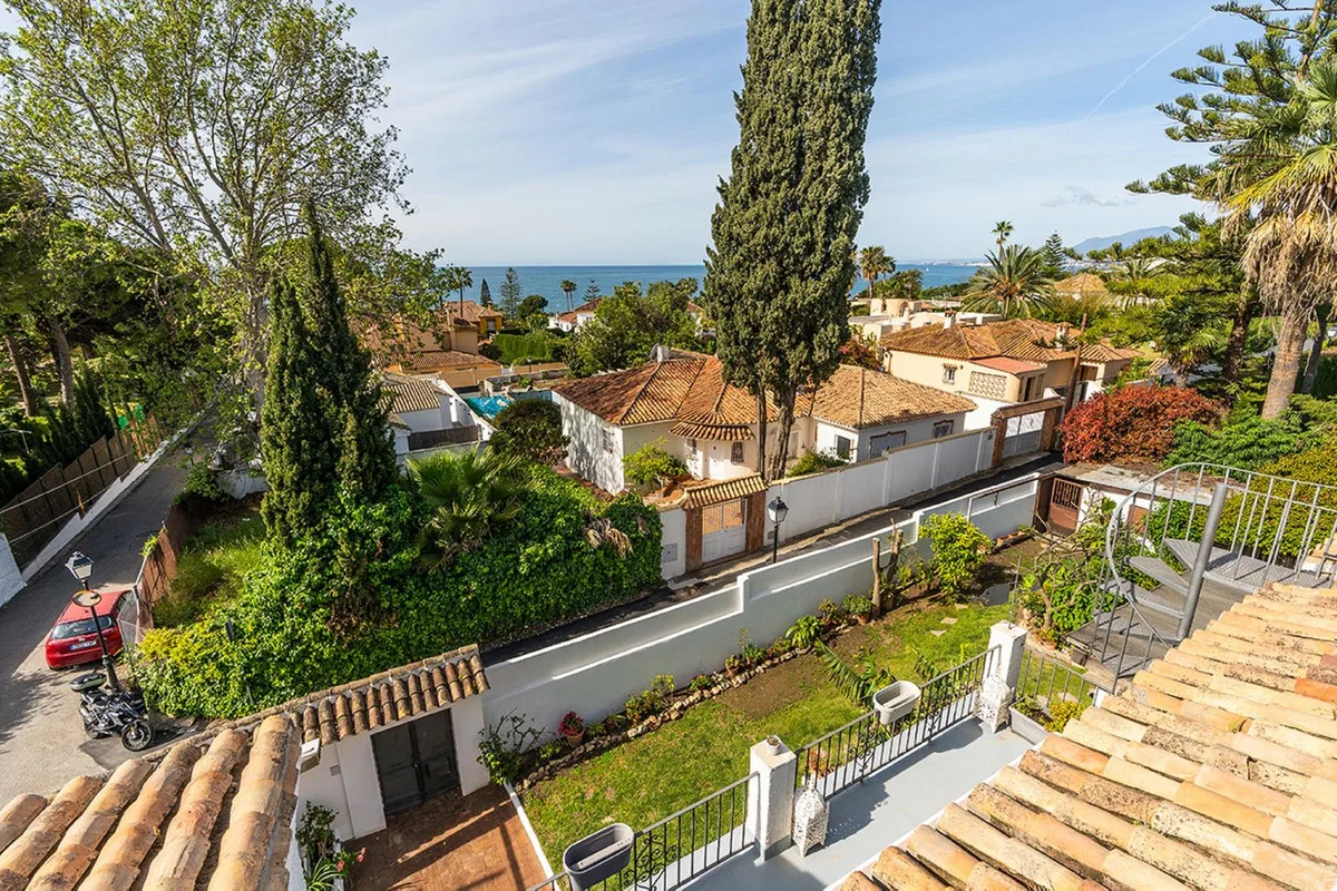 Río Real – Andalusisk villa med 6 soverom, privat basseng og panoramautsikt mot sjøen og La Concha – bilde 17