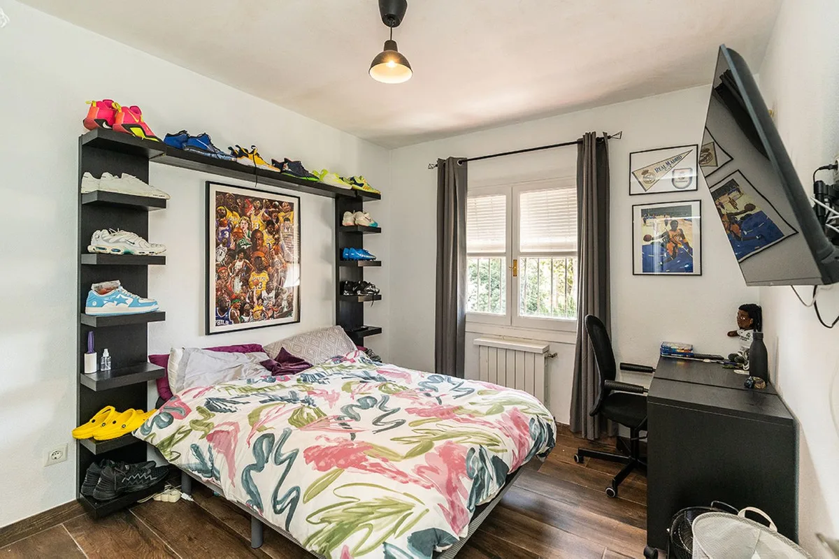 Río Real – Andalusisk villa med 6 soverom, privat basseng og panoramautsikt mot sjøen og La Concha – bilde 19
