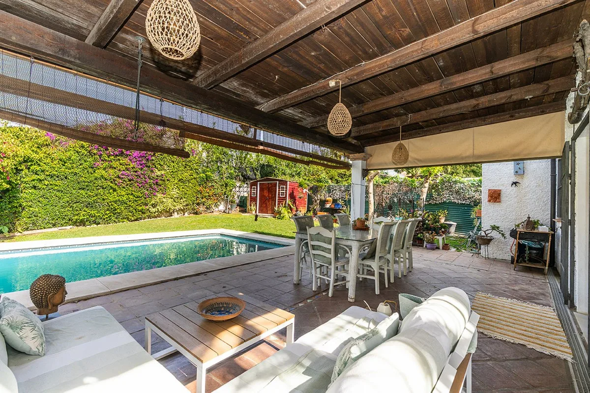 Río Real – Andalusisk villa med 6 soverom, privat basseng og panoramautsikt mot sjøen og La Concha – bilde 25