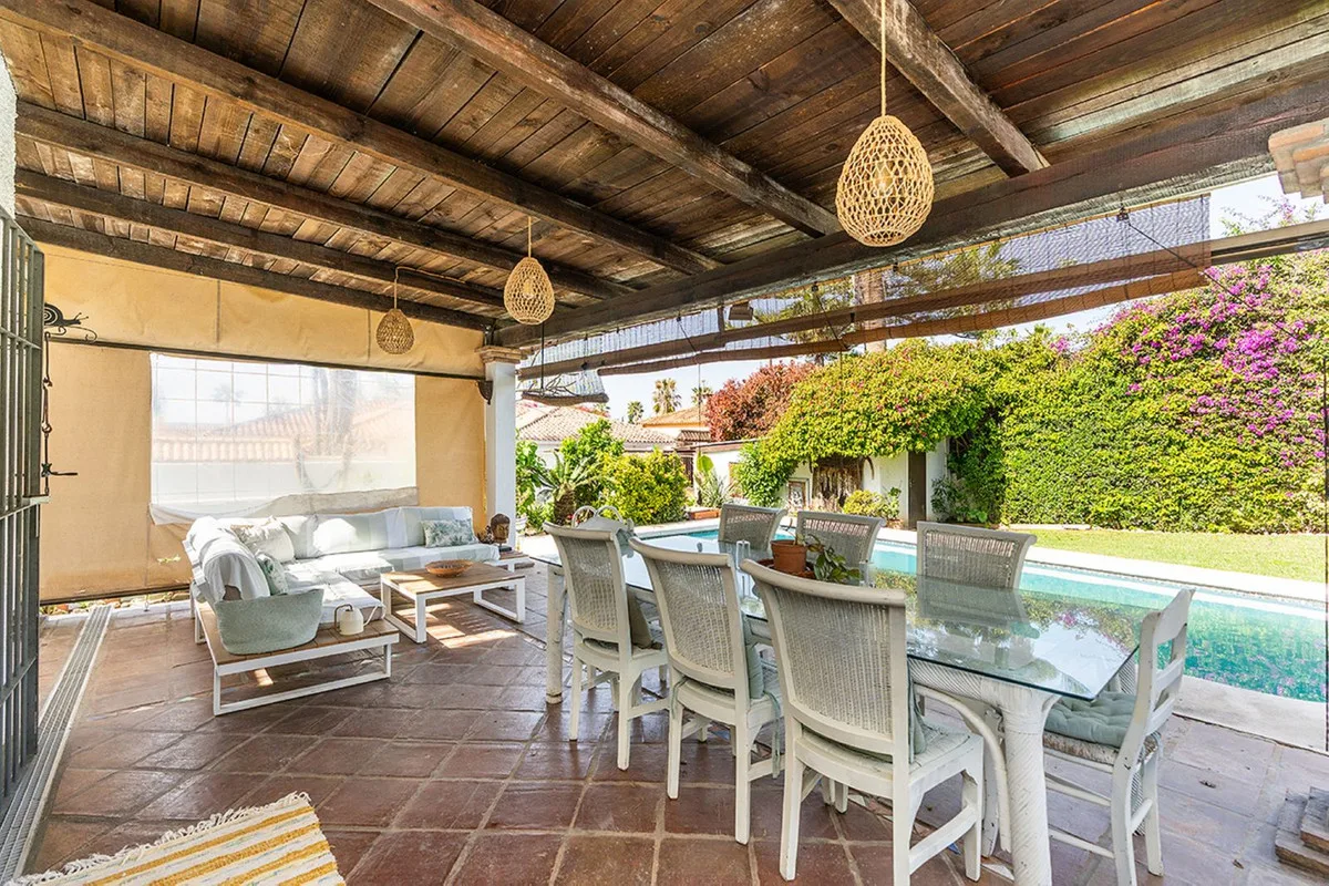 Río Real – Andalusisk villa med 6 soverom, privat basseng og panoramautsikt mot sjøen og La Concha – bilde 26