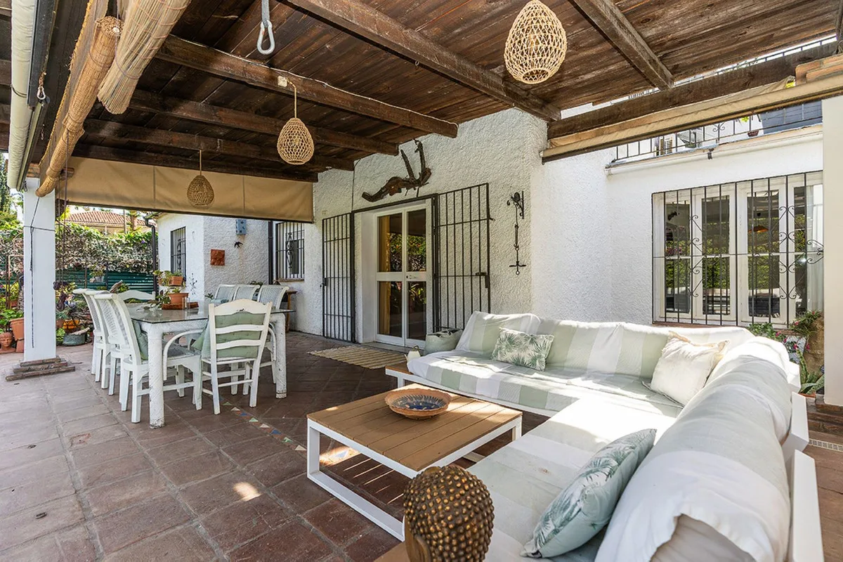 Río Real – Andalusisk villa med 6 soverom, privat basseng og panoramautsikt mot sjøen og La Concha – bilde 27