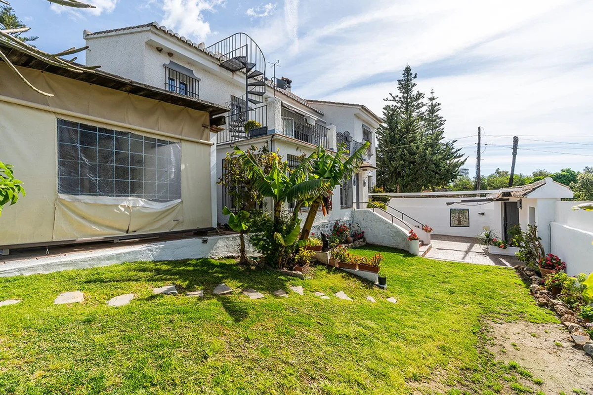 Río Real – Andalusisk villa med 6 soverom, privat basseng og panoramautsikt mot sjøen og La Concha – bilde 33
