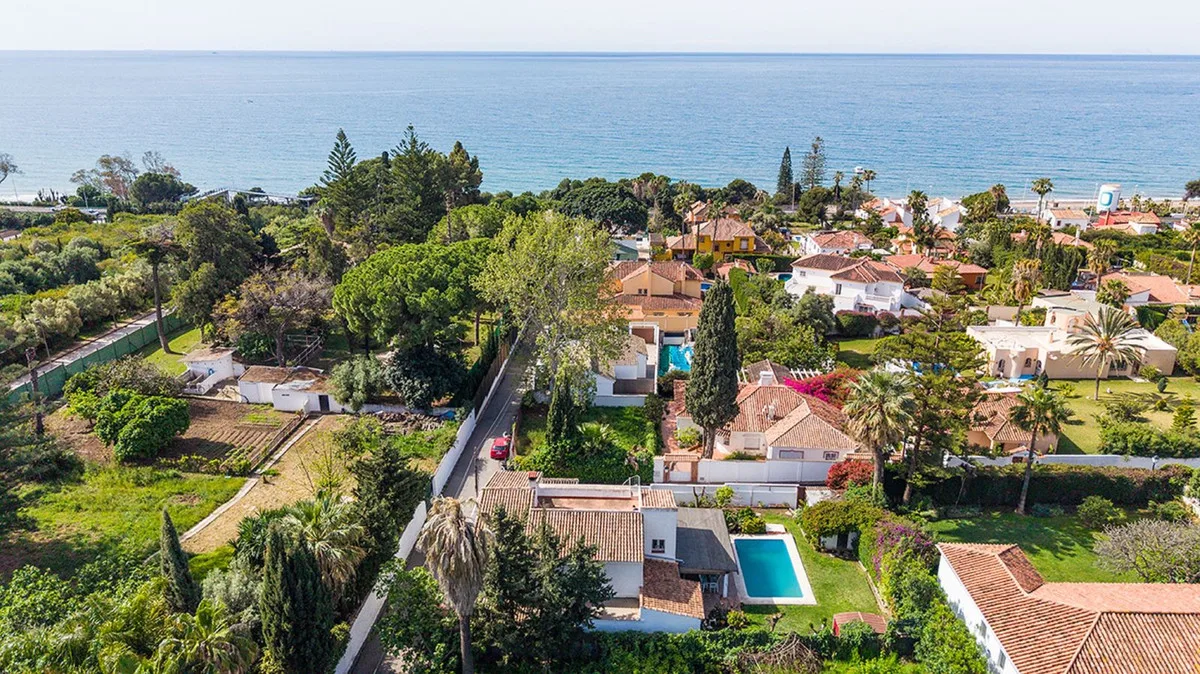 Río Real – Andalusisk villa med 6 soverom, privat basseng og panoramautsikt mot sjøen og La Concha – bilde 34