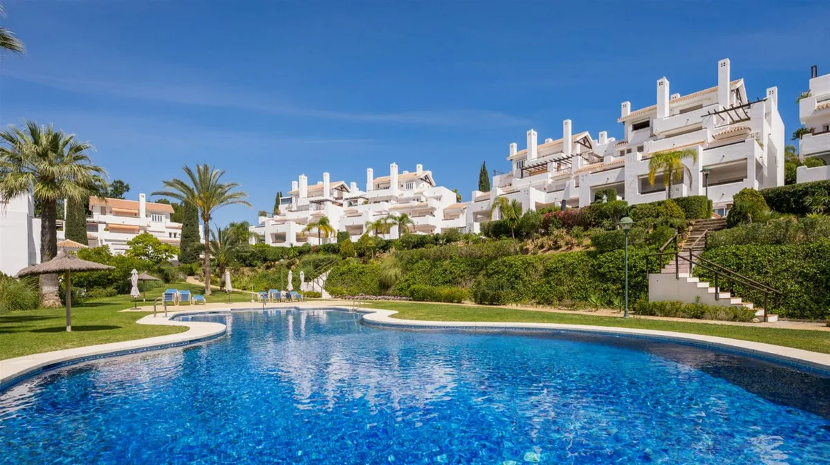 Los Monteros – Totalrenovert leilighet i første rekke ved stranden, med stor vestvendt terrasse og to bassenger – bilde 16