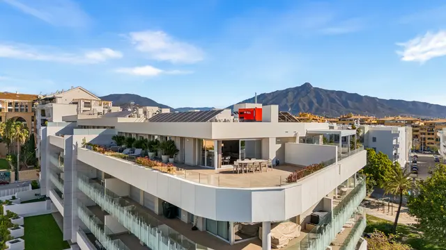 San Pedro de Alcántara – Stort, nytt penthouse med panoramautsikt og romslig terrasse nær stranden