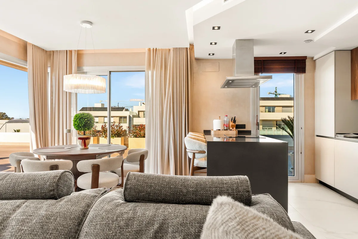 San Pedro de Alcántara – Stort, nytt penthouse med panoramautsikt og romslig terrasse nær stranden – bilde 8