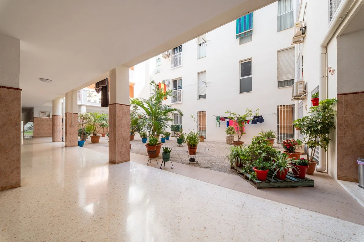 Málaga – lys leilighet med 2 soverom og heis, noen minutter å gå fra det historiske sentrum – bilde 8