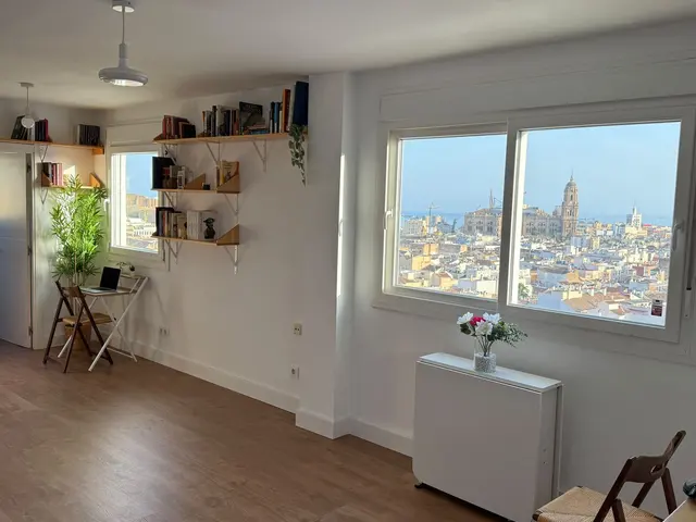 Málaga sentrum – renovert toppleilighet med panoramautsikt og heis