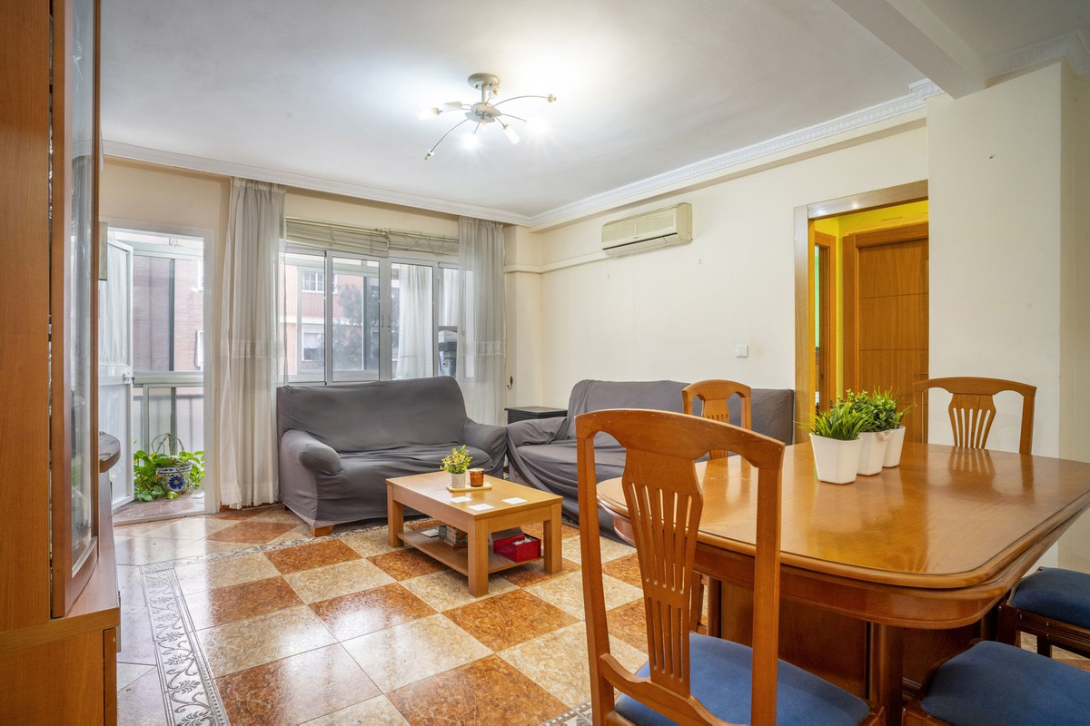 Málaga – Lys familieleilighet med 3 soverom og terrasse – bilde 2