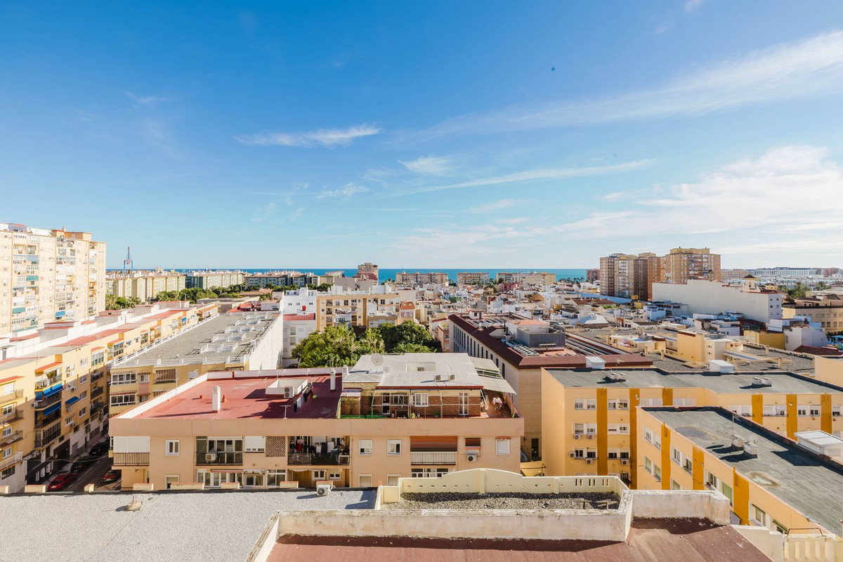 Huelin, Málaga – Renovert leilighet i niende etasje med sjøutsikt, nær stranden og togstasjonen – bilde 1