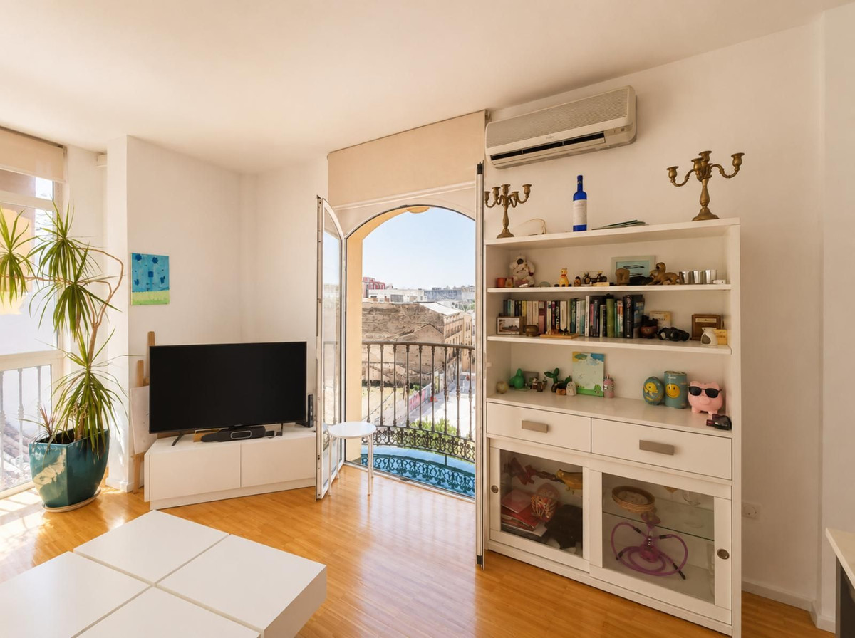 Málaga sentrum – møblert toppleilighet med turistlisens og privat takterrasse med utsikt over byen – bilde 2