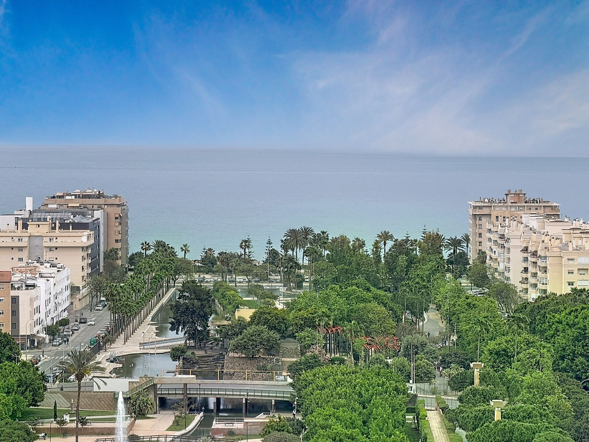 La Paz, Málaga – toppleilighet i 16. etasje med takterrasse og panoramautsikt over by, hav og fjell – bilde 3