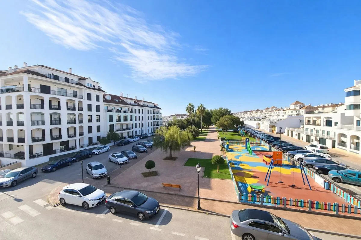 La Duquesa Puerto – oppusset leilighet med to soverom og terrasse midt i havnebyen, nær marina og strand – bilde 14