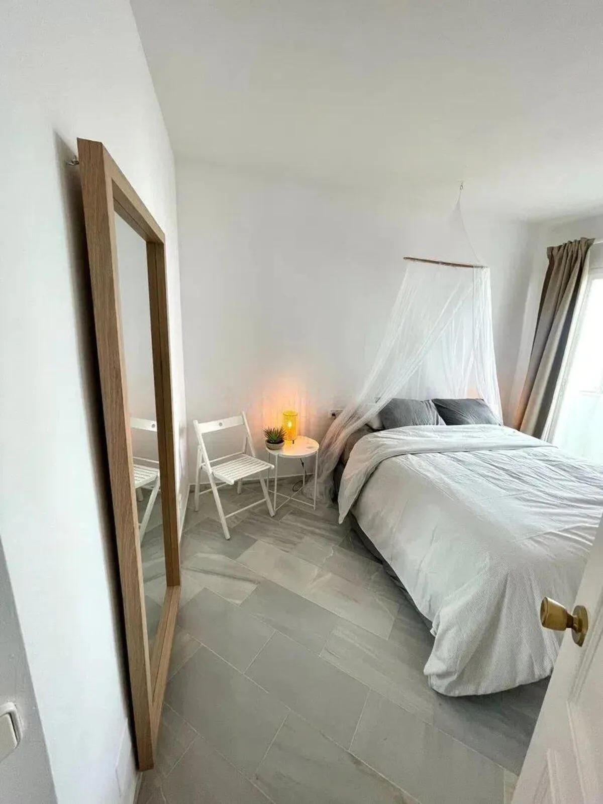 Calahonda – leilighet på bakkeplan med to soverom, privat terrasse og felles basseng i lukket anlegg – bilde 9