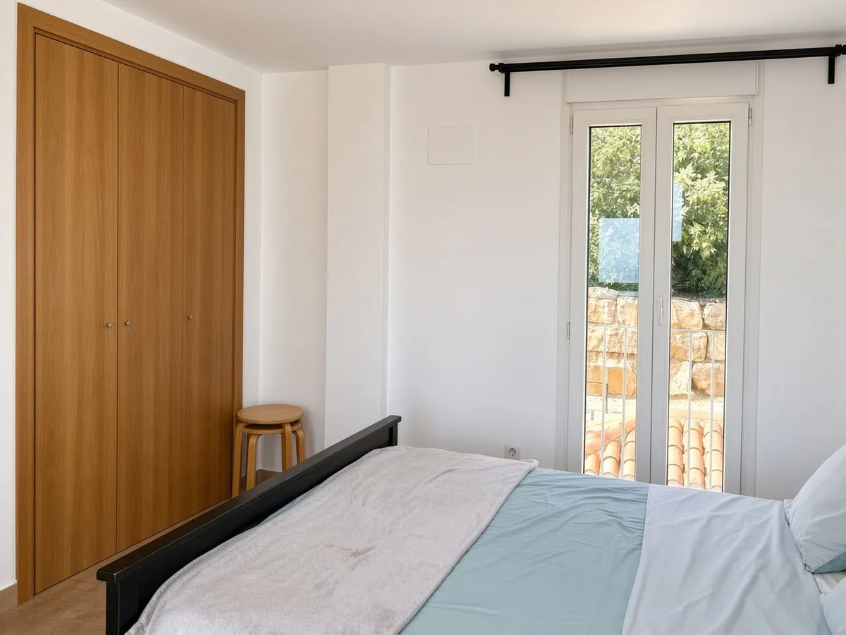 La Duquesa – leilighet over to plan med tre soverom, store terrasser, havutsikt og parkering for to biler – bilde 23