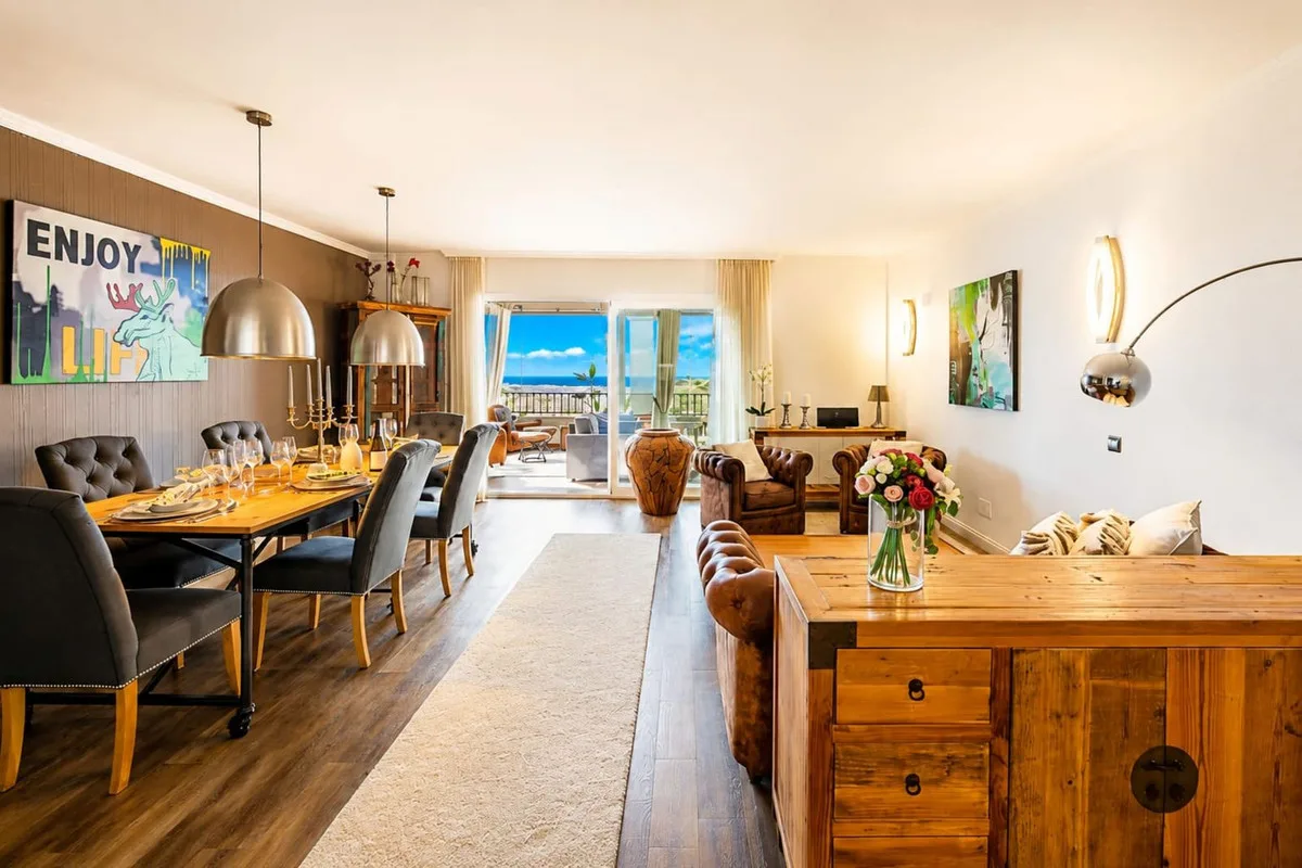 Calahonda – leilighet med panoramautsikt over havet, glassinnkledd terrasse og fem felles basseng – bilde 5