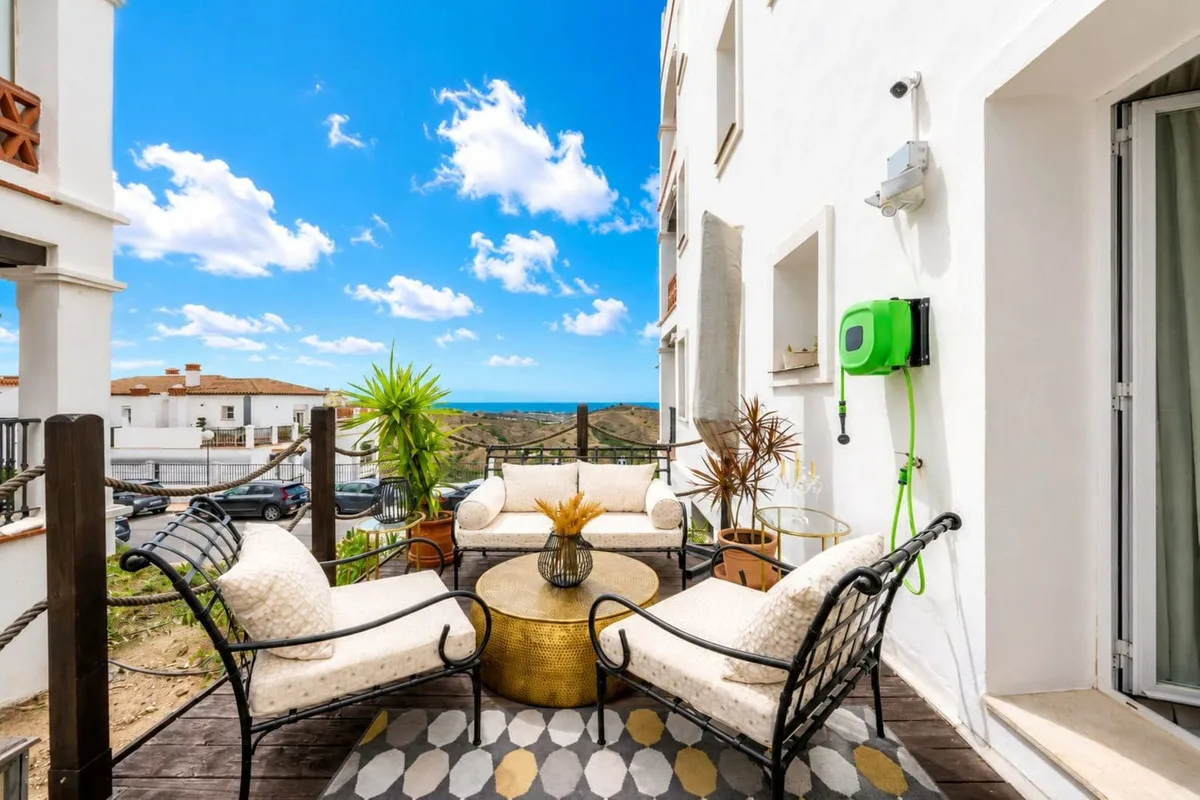 Calahonda – leilighet med panoramautsikt over havet, glassinnkledd terrasse og fem felles basseng – bilde 10