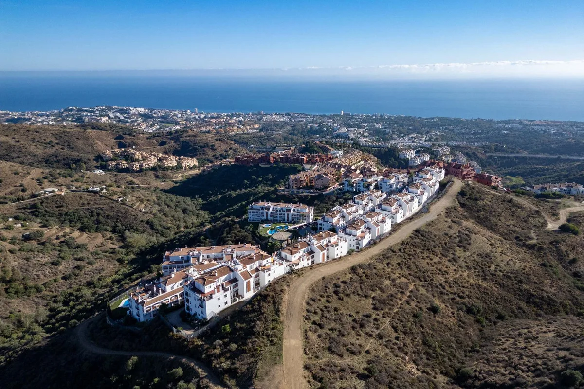 Calahonda – leilighet med panoramautsikt over havet, glassinnkledd terrasse og fem felles basseng – bilde 31