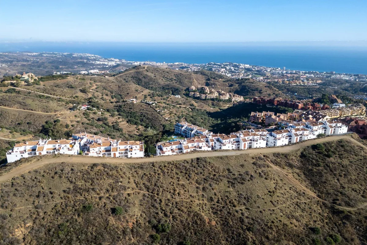 Calahonda – leilighet med panoramautsikt over havet, glassinnkledd terrasse og fem felles basseng – bilde 32