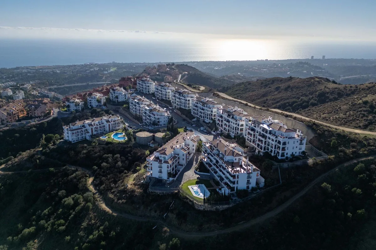 Calahonda – leilighet med panoramautsikt over havet, glassinnkledd terrasse og fem felles basseng – bilde 33