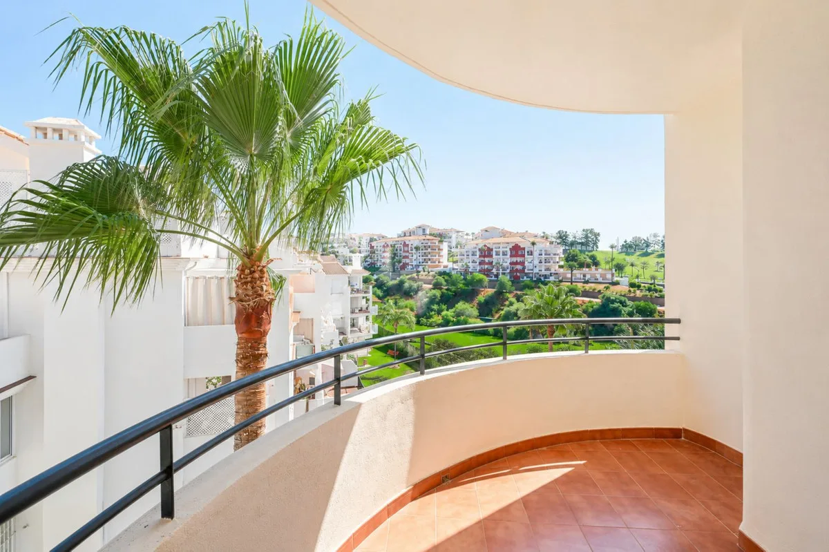 Riviera del Sol – leilighet over to plan med tre soverom, store terrasser og utsikt over golfbanen og havet – bilde 14
