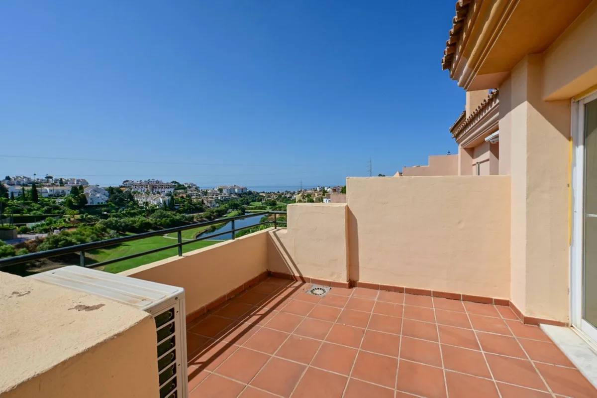 Riviera del Sol – leilighet over to plan med tre soverom, store terrasser og utsikt over golfbanen og havet – bilde 27