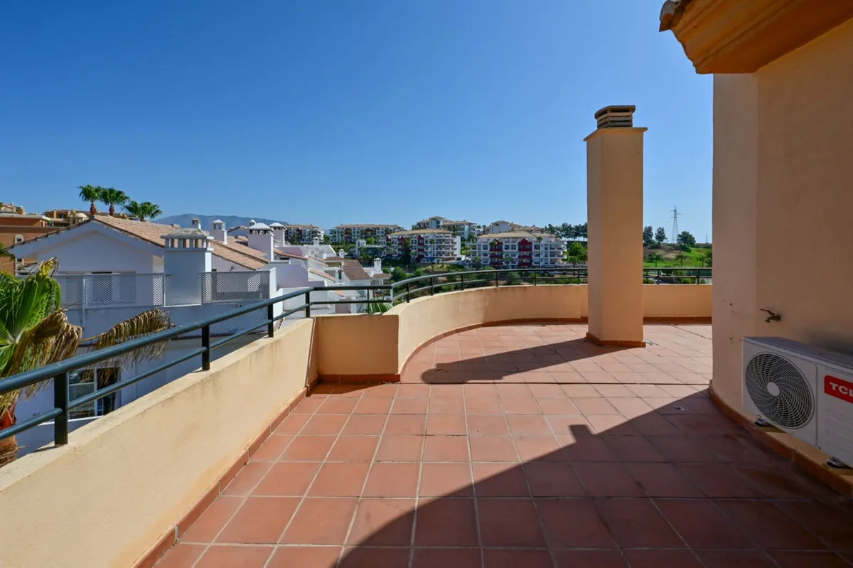 Riviera del Sol – leilighet over to plan med tre soverom, store terrasser og utsikt over golfbanen og havet – bilde 29