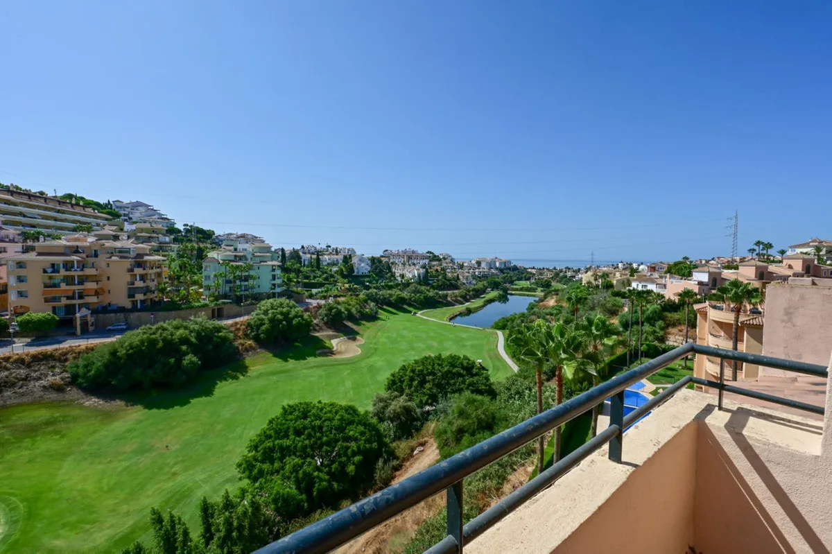 Riviera del Sol – leilighet over to plan med tre soverom, store terrasser og utsikt over golfbanen og havet – bilde 32