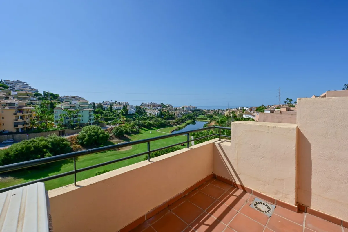 Riviera del Sol – leilighet over to plan med tre soverom, store terrasser og utsikt over golfbanen og havet – bilde 33