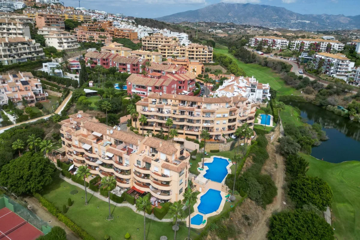Riviera del Sol – leilighet over to plan med tre soverom, store terrasser og utsikt over golfbanen og havet – bilde 36