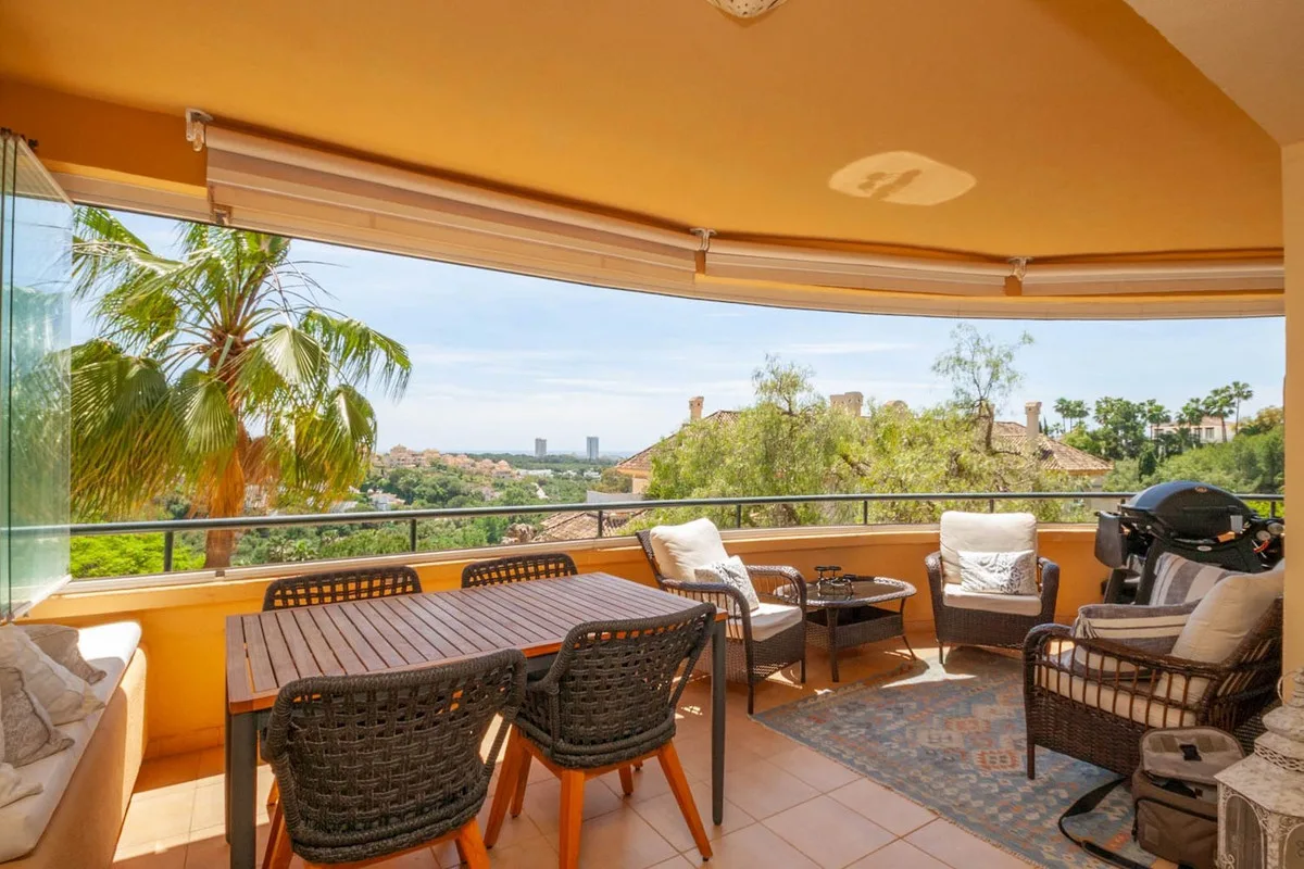Elviria – Møblert leilighet i Elviria Hills med tre soverom, terrasse og utsikt over golfbanen og havet – bilde 13