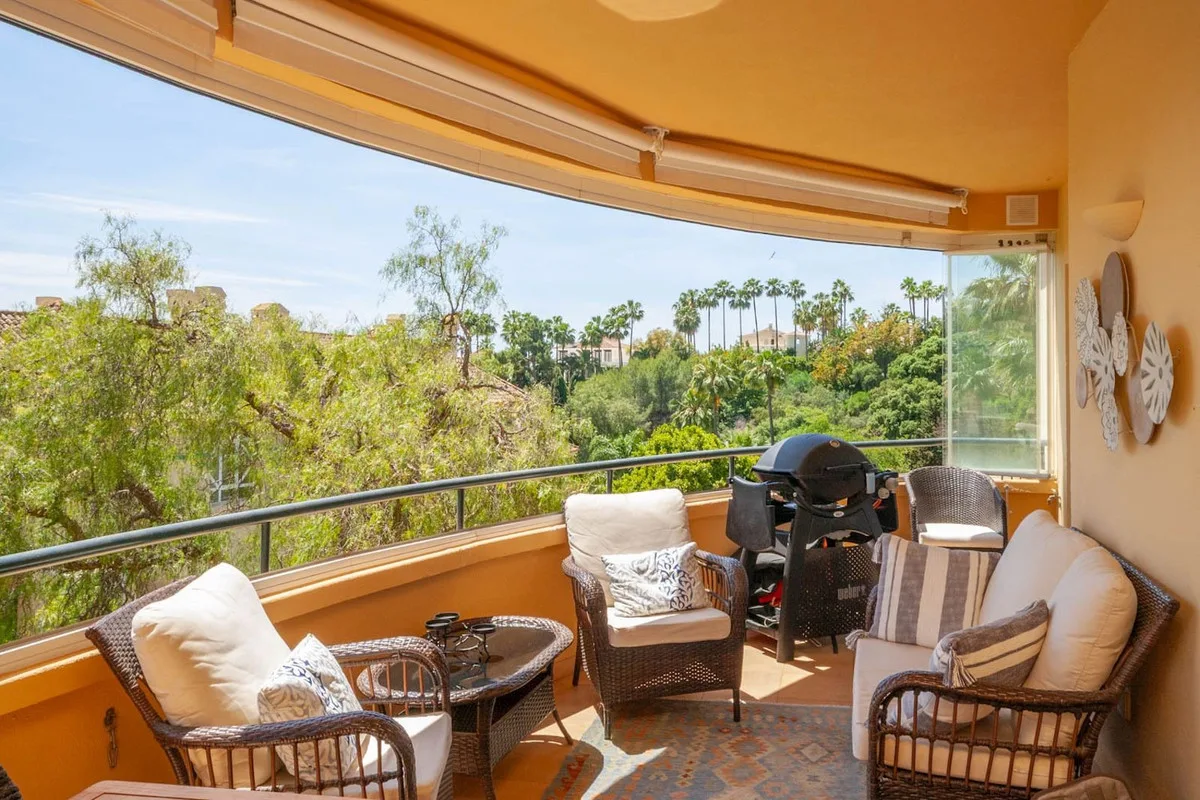 Elviria – Møblert leilighet i Elviria Hills med tre soverom, terrasse og utsikt over golfbanen og havet – bilde 14